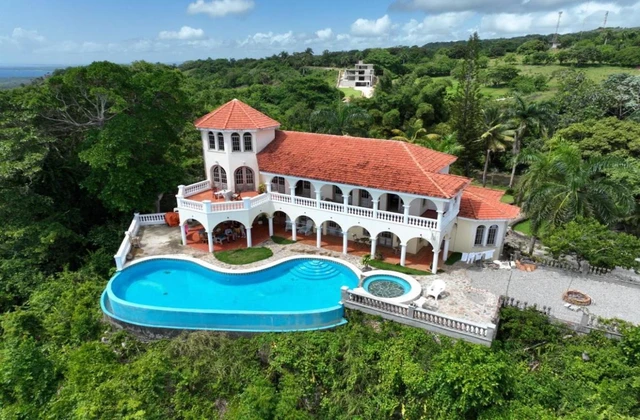 El Castillo Tropical Cabrera piscina